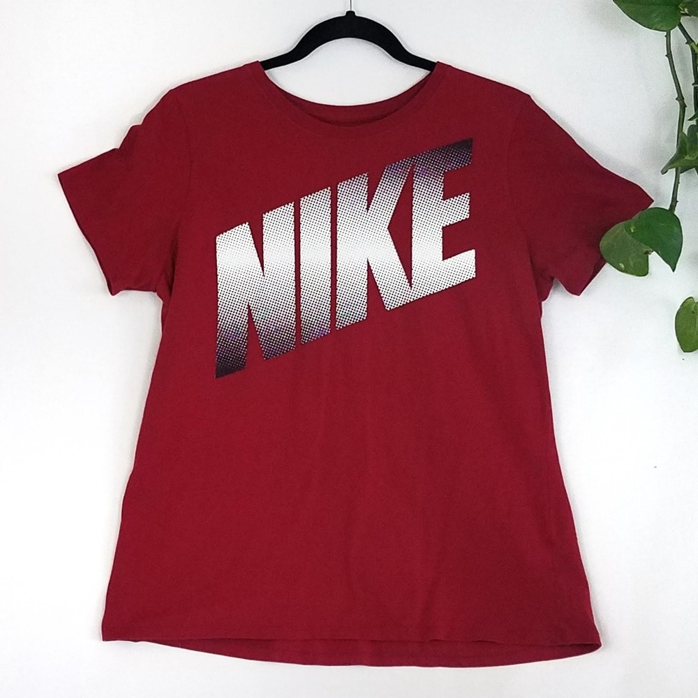 ~~SOLD~~The Nike tee Red Athletic Cut